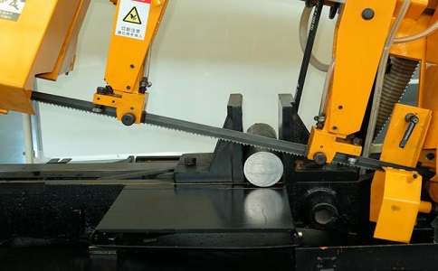 融水数控带锯床自动送料精度会出现偏差吗？